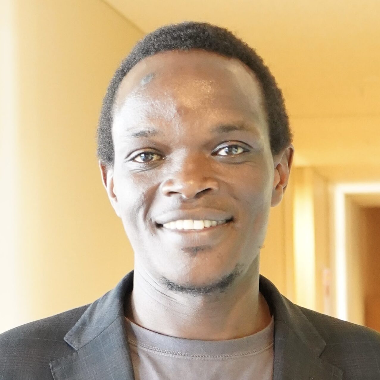 キニュア　キティンジ